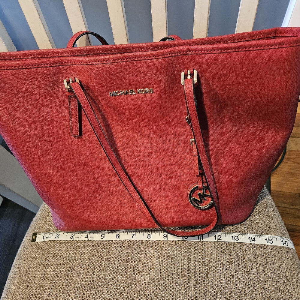 In Good CONDITION MICHAEL KORS Bag